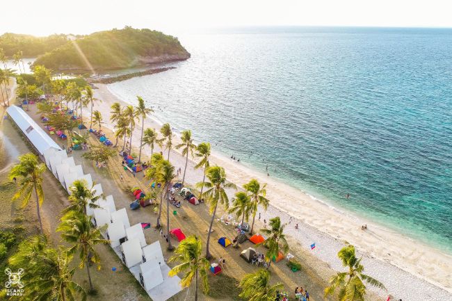 Carnaza Island in Daanbantayan
