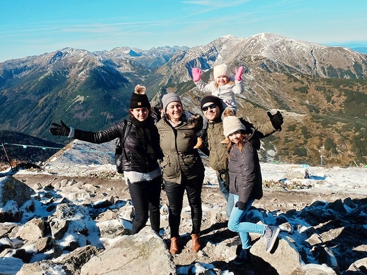 Best 5 Ways to Educate Your Kids While Traveling the World